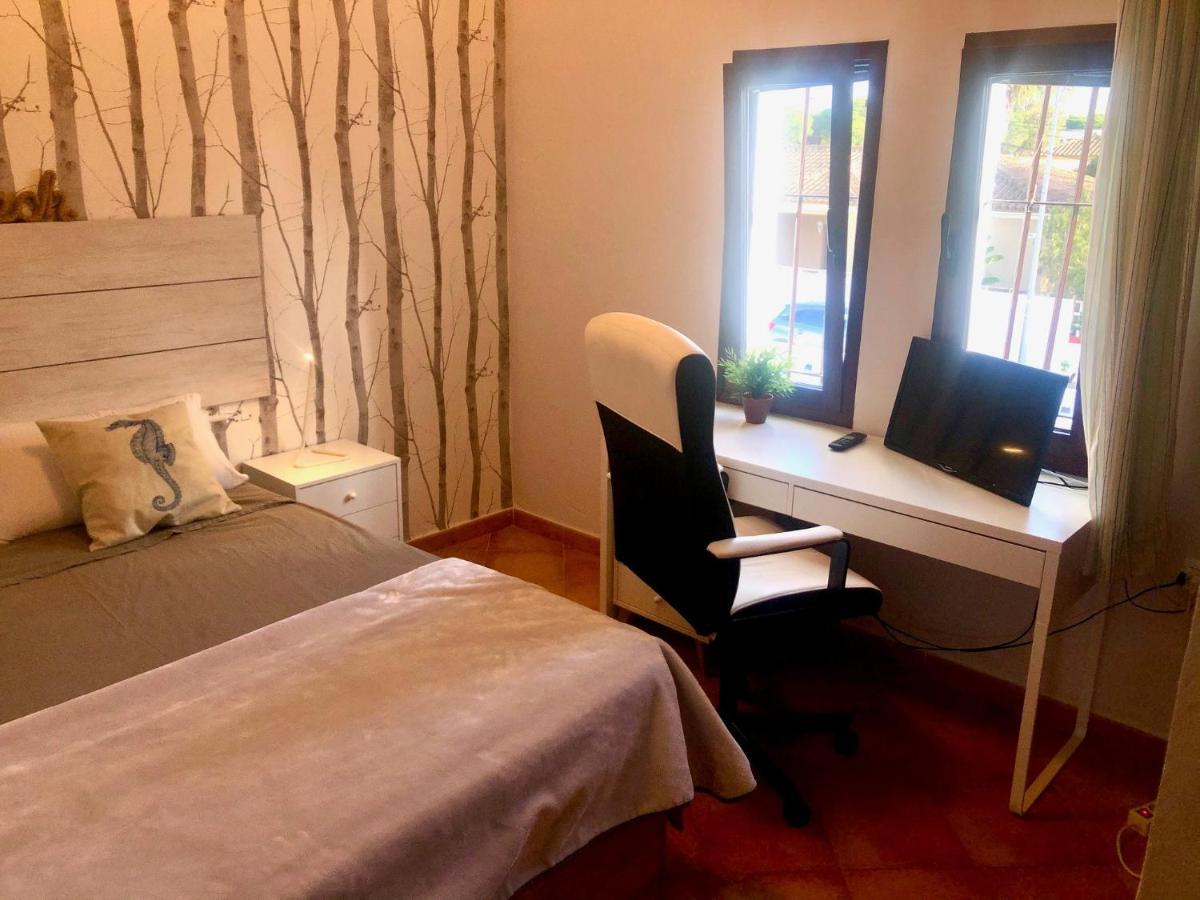 Gatu Premium Villa Lurberri Piscina Privada, 4 Dormitorios, 2 Banos, Parking , Jardines, " Preferente Mayores De 25 Anos Y Familias " In Y Barbacoa Chiclana de la Frontera Buitenkant foto